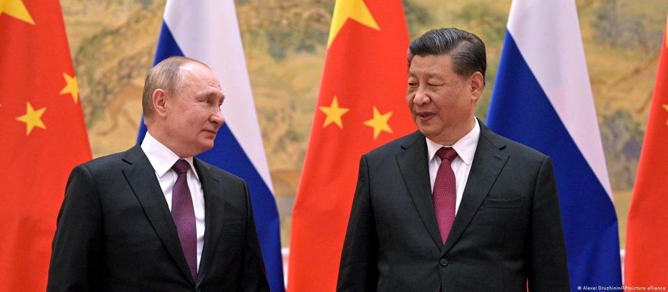 Chủ tịch Trung Quốc Tập Cận B&igrave;nh v&agrave; Tổng thống Nga Vladimir Putin. Ảnh: DW