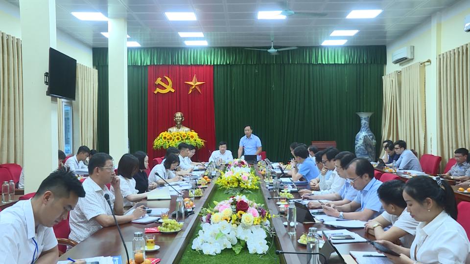 Chủ tịch UBND huyện Ứng Ho&agrave; Nguyễn Tiến Thiết ph&aacute;t biểu.