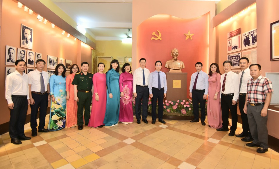 Quận Hoàn Kiếm: Dâng hương tưởng nhớ 133 năm ngày sinh Chủ tịch Hồ Chí Minh - Ảnh 1