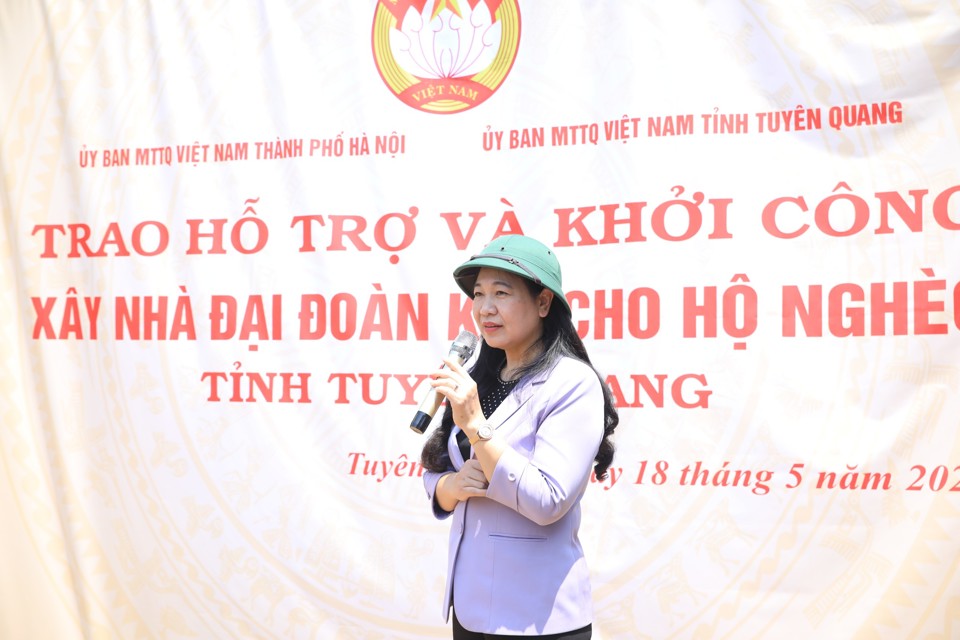 Chùm ảnh: Hà Nội hỗ trợ Tuyên Quang 500 triệu đồng xây nhà Đại đoàn kết - Ảnh 4