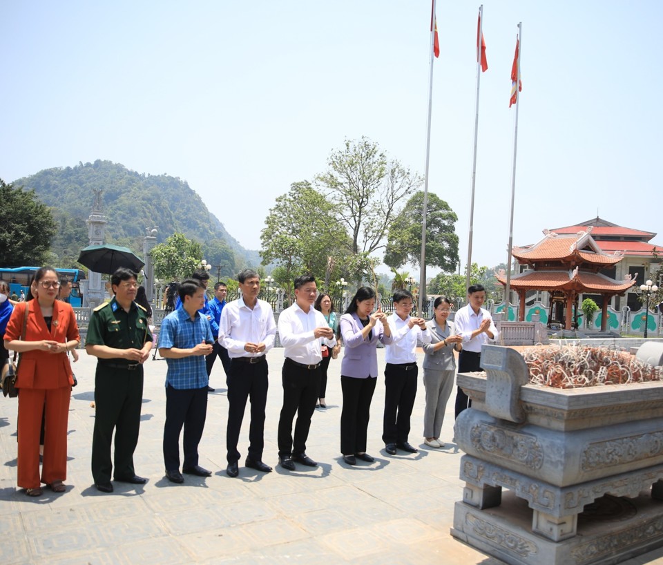 Chùm ảnh: Hà Nội hỗ trợ Tuyên Quang 500 triệu đồng xây nhà Đại đoàn kết - Ảnh 2