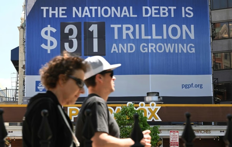Bảng quảng c&aacute;o ở Thủ đ&ocirc; Washington hiển thị giới hạn nợ c&ocirc;ng của Mỹ. Ảnh: AFP