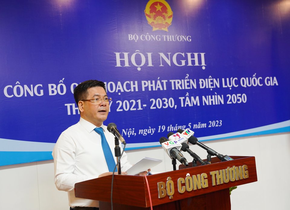 Bộ trưởng Bộ C&ocirc;ng Thương Nguyễn Hồng Di&ecirc;n.