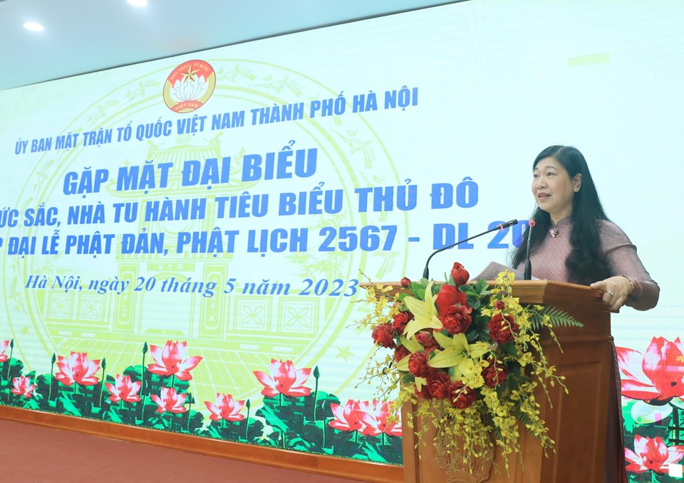 Chủ tịch Ủy ban Mặt trận Tổ quốc Việt Nam TP H&agrave; Nội Nguyễn Lan Hương ph&aacute;t biểu tại buổi Gặp mặt