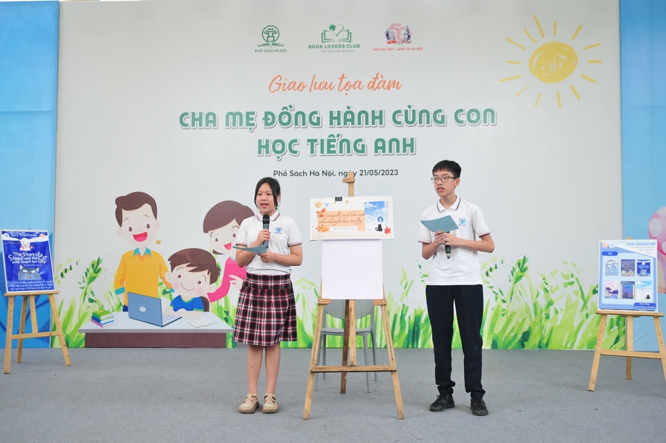 Tọa đàm "Cha mẹ đồng hành cùng con học tiếng Anh" tại Phố sách Hà Nội - Ảnh 2