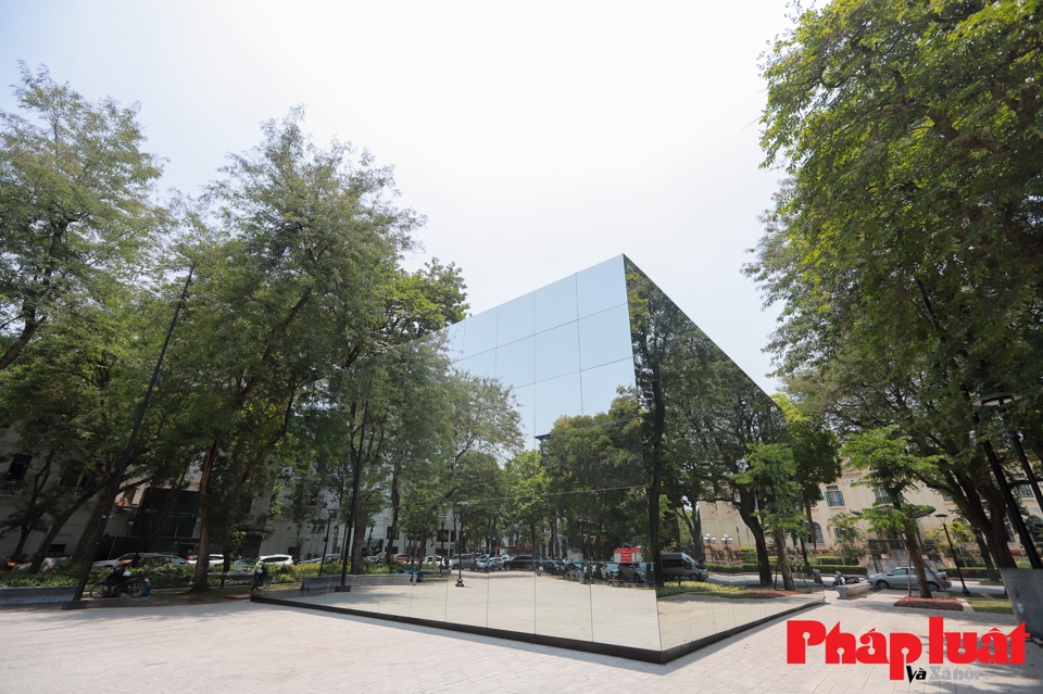 Nhà gương kính 3D khổng lồ độc đáo, thu hút du khách tại Hà Nội - Ảnh 6