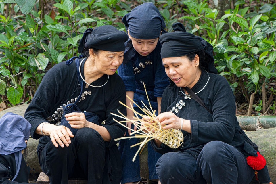 N&eacute;t đẹp sinh hoạt h&agrave;ng ng&agrave;y của b&agrave; con d&acirc;n tộc T&agrave;y ở bản l&agrave;ng Th&aacute;i Hải. Ảnh: Đo&agrave;n Thảo Nguy&ecirc;n