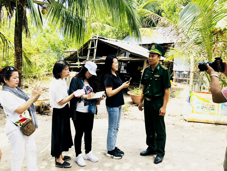 Ph&oacute;ng vi&ecirc;n c&aacute;c cơ quan b&aacute;o ch&iacute; Thủ đ&ocirc; t&aacute;c nghiệp tại x&atilde; Ph&uacute; Lợi, huyện Giang Th&agrave;nh, địa b&agrave;n do Đồn Bi&ecirc;n ph&ograve;ng Ph&uacute; Mỹ, tỉnh Ki&ecirc;n Giang phụ tr&aacute;ch quản l&yacute;.