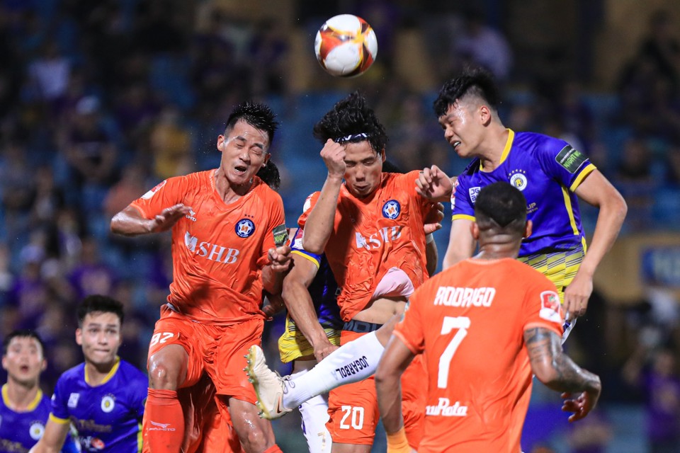 H&agrave; Nội FC để SHB Đ&agrave; Nẵng cầm ho&agrave; 1-1 ở v&ograve;ng 8 V-League 2023. Ảnh: Minh D&acirc;n