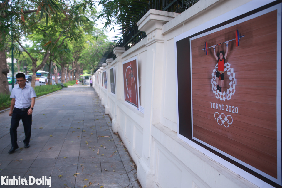 Ng&agrave;y 24/5,&nbsp;h&atilde;ng Th&ocirc;ng tấn Ph&aacute;p (AFP) tổ chức khai mạc triển l&atilde;m "Đường tới Olympics 2024" tại c&aacute;c &ocirc; tường bao quanh Đại sứ qu&aacute;n Ph&aacute;p (số 57 Trần Hưng Đạo, H&agrave; Nội).