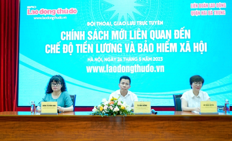 C&aacute;c chuy&ecirc;n gia tham gia buổi đối thoại Ch&iacute;nh s&aacute;ch mới li&ecirc;n quan đến chế độ tiền lương v&agrave; bảo hiểm x&atilde; hội.