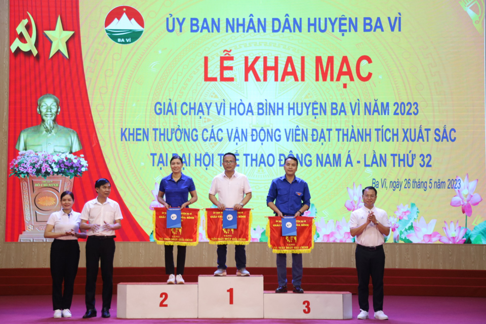 Ba Vì: Khen thưởng vận động viên xuất sắc tại SEA Games 32 - Ảnh 5