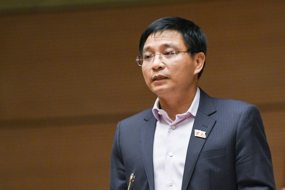 Về nh&oacute;m vấn đề thứ tư thuộc lĩnh vực giao th&ocirc;ng vận tải, Bộ trưởng Bộ GTVT Nguyễn Văn Thắng sẽ trả lời.