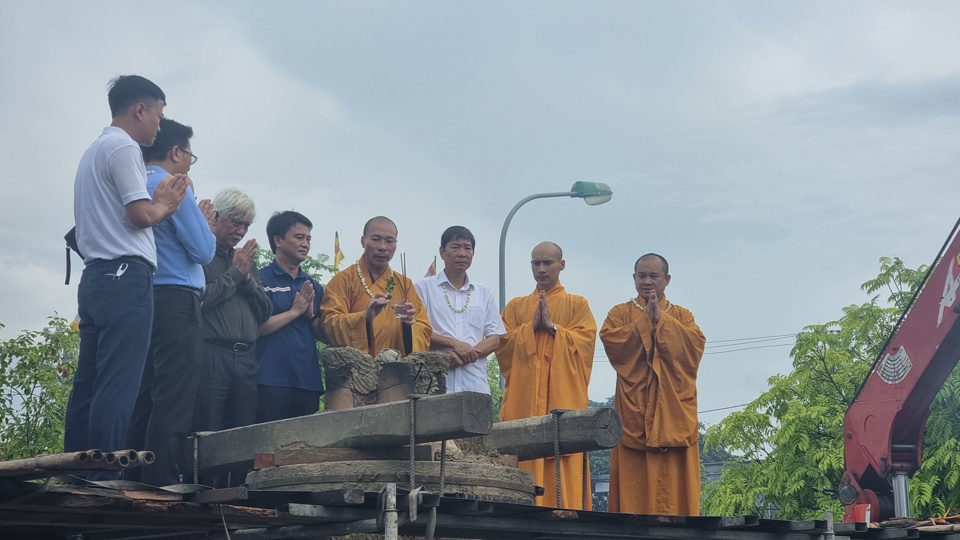 Lễ đ&uacute;c chu&ocirc;ng ch&ugrave;a Tr&uacute;c L&acirc;m - Đảo Trần. Ảnh Vĩnh Qu&acirc;n