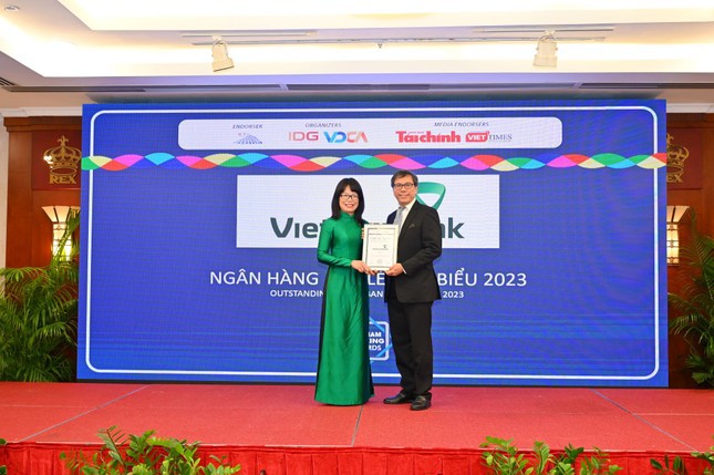 Vietcombank nhận giải thưởng quan trọng tại diễn đàn ngân hàng bán lẻ Việt Nam 2023 - Ảnh 1