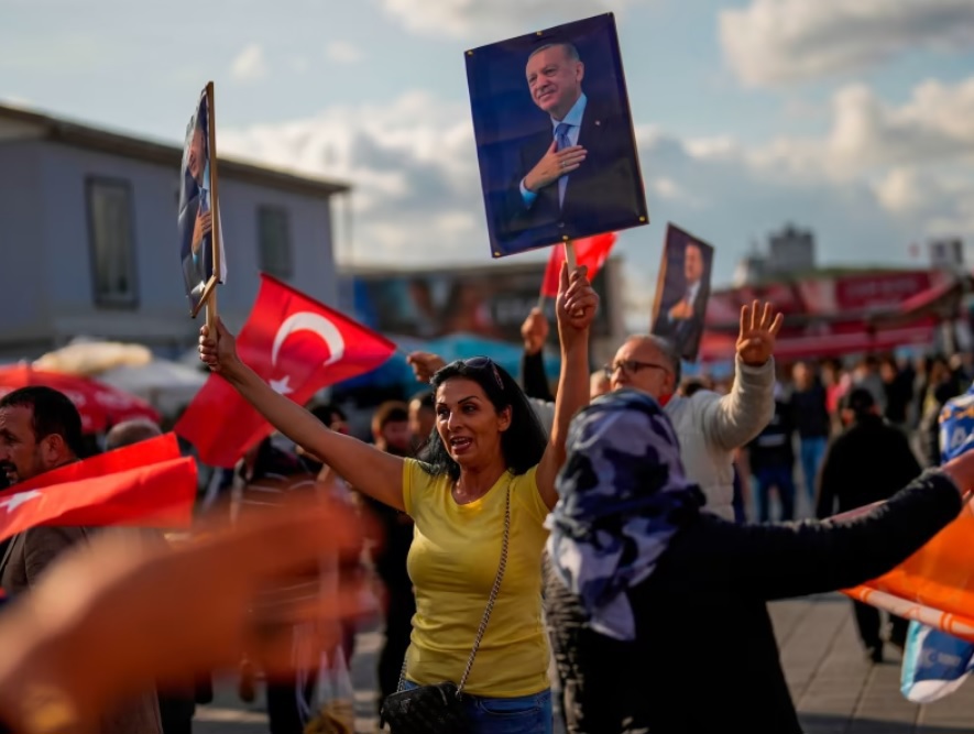 Ng&agrave;y h&ocirc;m nay (28/5), Thổ Nhĩ Kỳ chứng kiến cuộc bầu cử Tổng thống bước v&agrave;o v&ograve;ng thứ hai. Ảnh: Getty