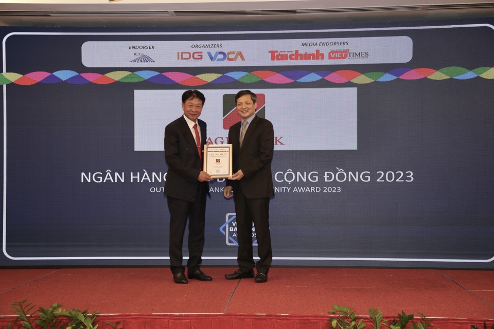 Agribank được vinh danh với 3 giải thưởng Ngân hàng Việt Nam tiêu biểu năm 2022