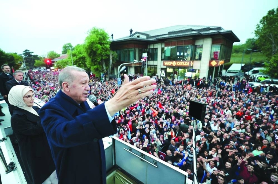 Tổng thốngThổNhĩ Kỳ RecepTayyip Erdogan phát biểu trước đám đông người ủng hộ ở Istanbul ngày 28/5. Ảnh: Reuters