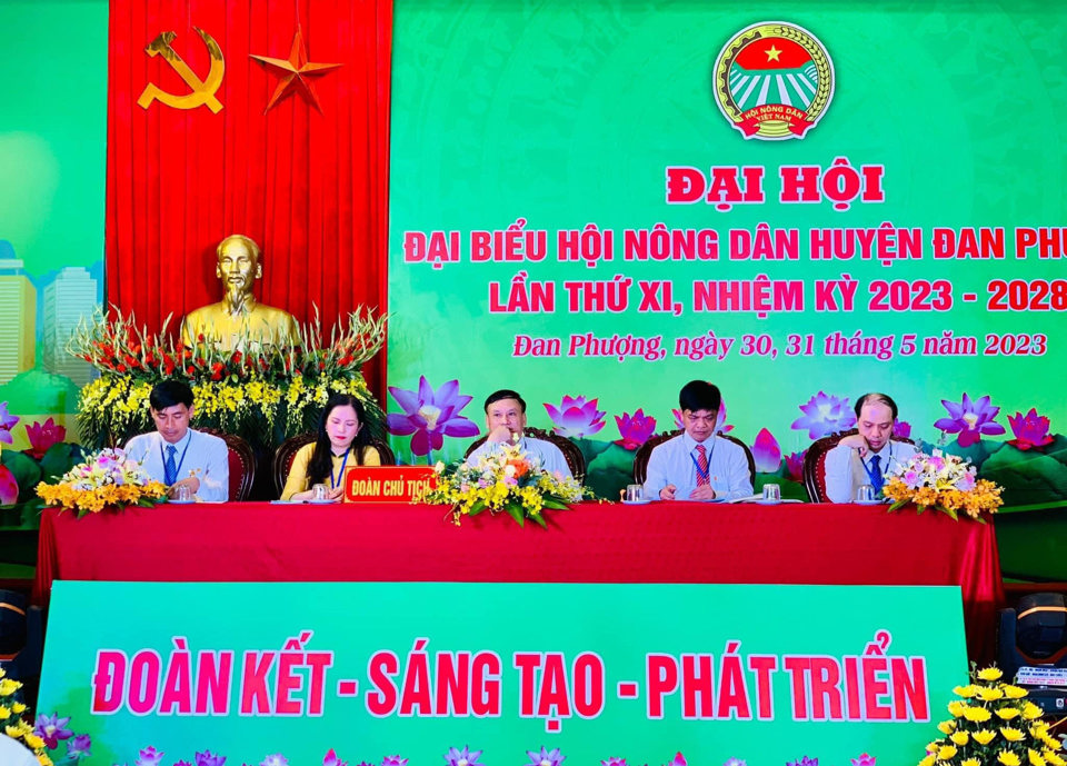 Đo&agrave;n Chủ tịch điều h&agrave;nh Đại hội.