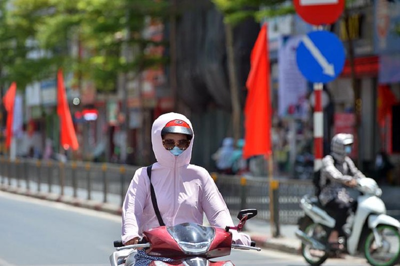 Dự b&aacute;o thời tiết ng&agrave;y 1/6/2023: H&agrave; Nội tiếp tục nắng n&oacute;ng vượt ngưỡng 38 độ. Ảnh: Internet