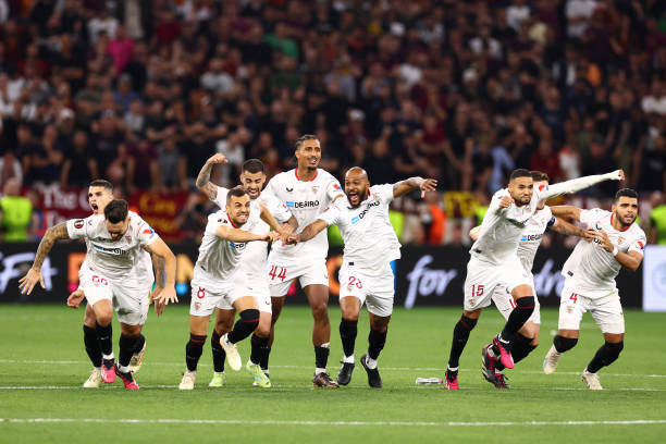 Cầm ho&agrave; AS Roma sau 120 ph&uacute;t với tỷ số 1-1, Sevilla đ&atilde; đ&aacute;nh bại đối thủ với tỷ số 4-1 để&nbsp; lần thứ 7 l&ecirc;n ng&ocirc;i v&ocirc; địch Europa League/UEFA Cup, kỷ lục của giải đấu n&agrave;y.