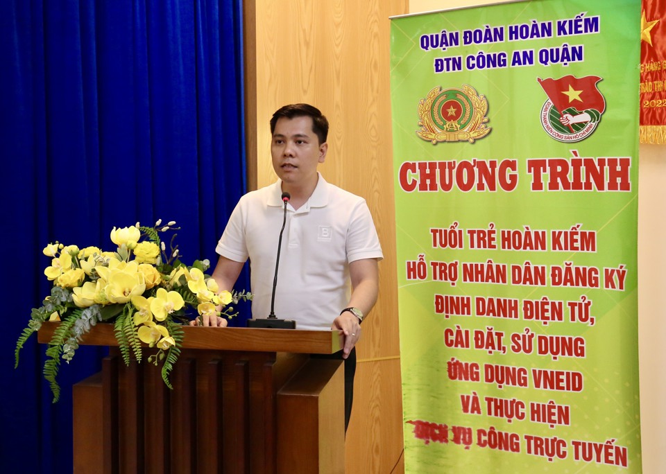 Chủ tịch UBND phường H&agrave;ng Gai Nguyễn&nbsp;Mạnh Linh ph&aacute;t biểu tại hội nghị.