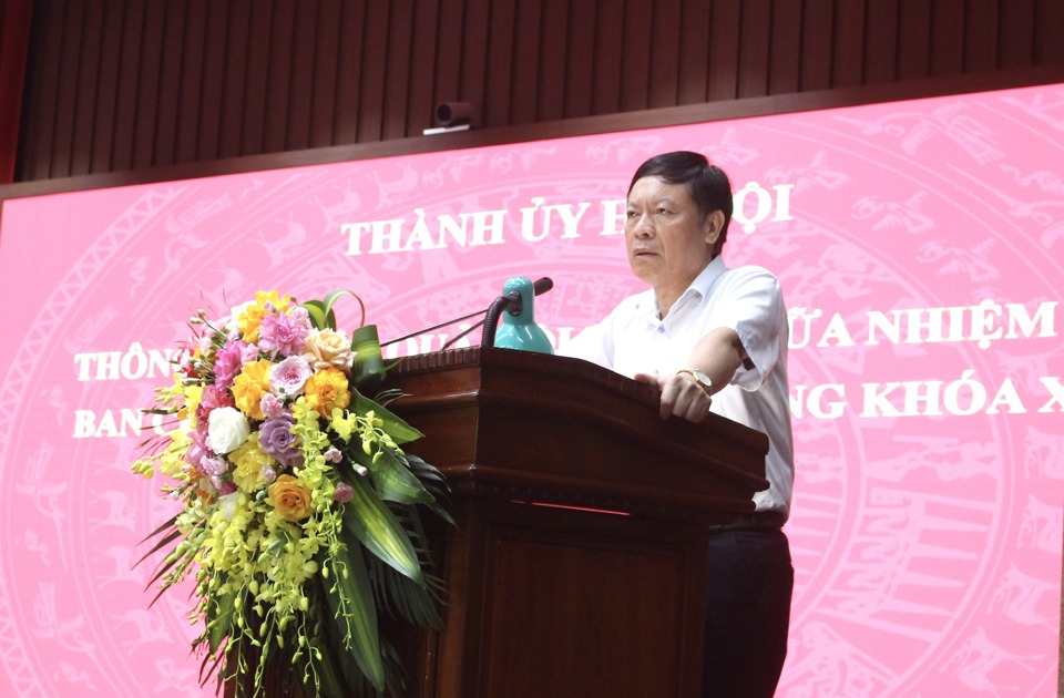 PGS.TS Phạm Văn Linh truyền đạt những kết quả nổi bật của Hội nghị giữa nhiệm kỳ Ban Chấp h&agrave;nh Trung ương Đảng kh&oacute;a XIII.