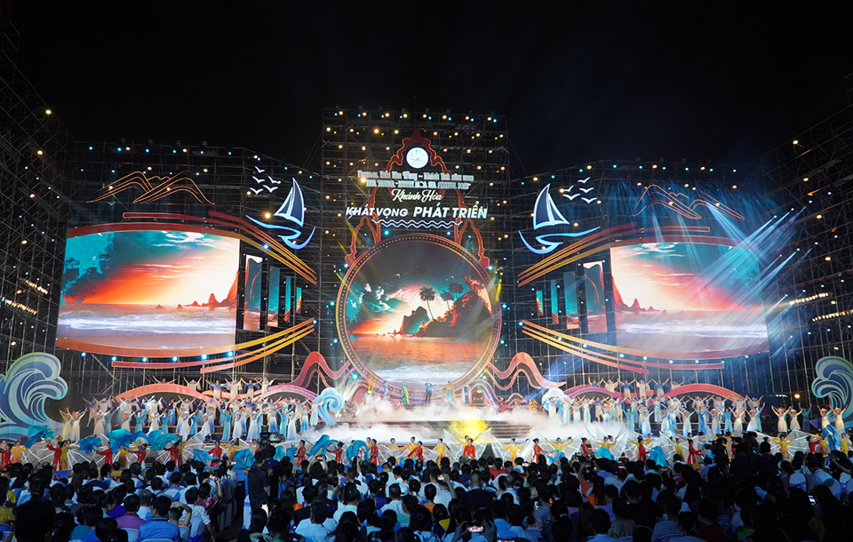 Festival Biển Nha Trang &ndash; Kh&aacute;nh H&ograve;a 2023 lấy chủ đề "Kh&aacute;nh H&ograve;a &ndash; Kh&aacute;t vọng ph&aacute;t triển&rdquo;. Ảnh: Trung Nh&acirc;n.