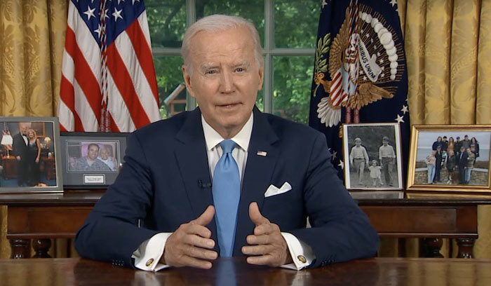 Tổng thống Mỹ Joe Biden trong b&agrave;i ph&aacute;t biểu được ghi h&igrave;nh tại Ph&ograve;ng Bầu dục của Nh&agrave; Trắng ng&agrave;y 2/6. Ảnh: Reuters