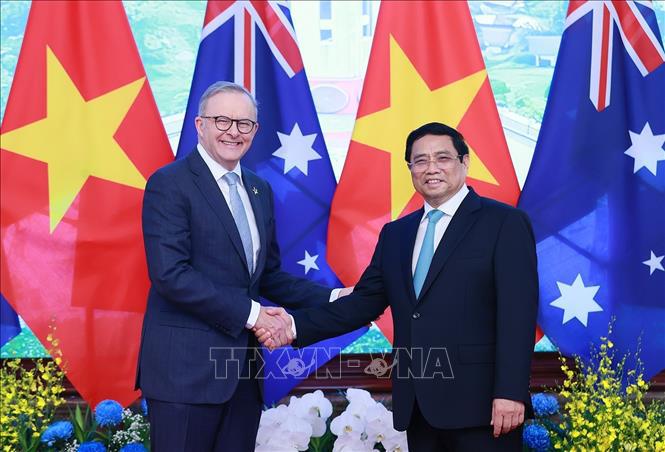 Thủ tướng Phạm Minh Ch&iacute;nh v&agrave; Thủ tướng Australia Anthony Albanese chụp ảnh chung.&nbsp;Ảnh:&nbsp;Dương Giang/TTXVN.