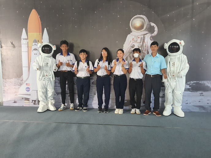 Học sinh giao lưu tại sự kiện Vietnam Space Week được tổ chức tại tỉnh Hậu Giang.&nbsp;