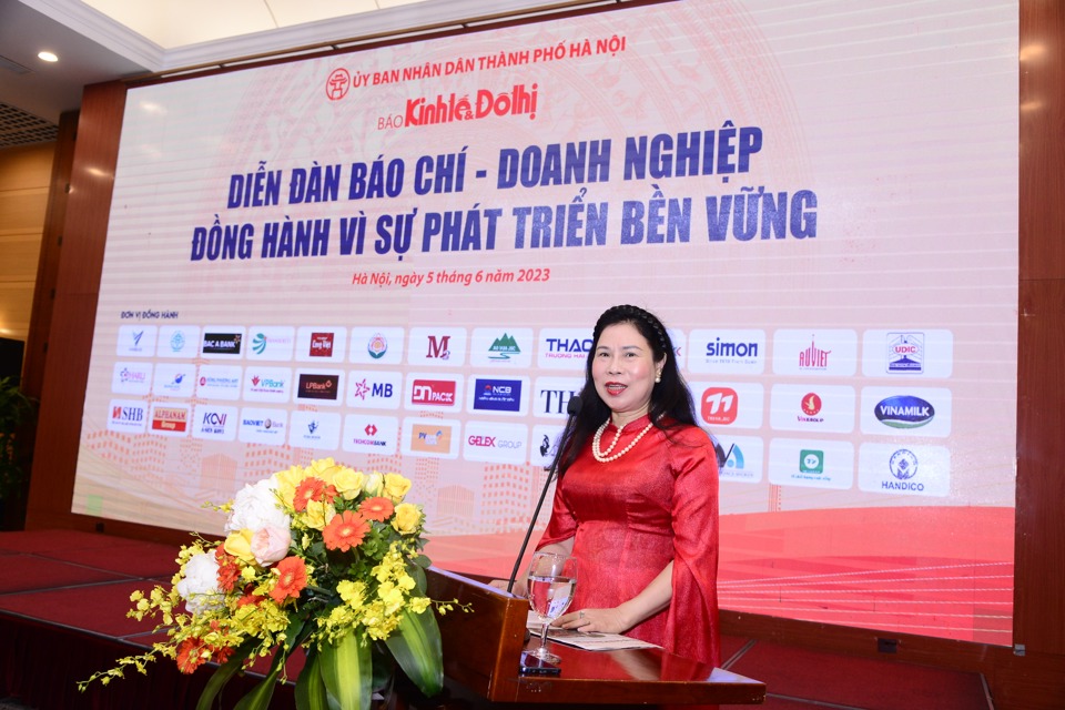 Ph&oacute; Chủ tịch Thường trực Hiệp hội Nữ Doanh nh&acirc;n doanh nghiệp nhỏ v&agrave; vừa Việt Nam Nguyễn Thị Minh Thanh ph&aacute;t&nbsp; biểu tại diễn đ&agrave;n