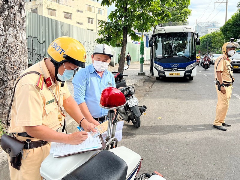 Hà Nội: Phát hiện, xử lý 524 trường hợp vi phạm giao thông trong ngày 6/6/2023 - Ảnh 1