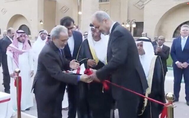 C&aacute;c đại biểu Iran v&agrave; Ả Rập Saudi tham dự lễ mở lại đại sứ qu&aacute;n Iran tại Riyadh, Ả Rập Saudi, ng&agrave;y 6/6/2023. Ảnh: AFP