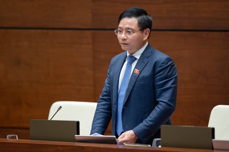 Bộ trưởng Bộ Giao th&ocirc;ng Vận tải Nguyễn Văn Thắng trả lời chất vấn.