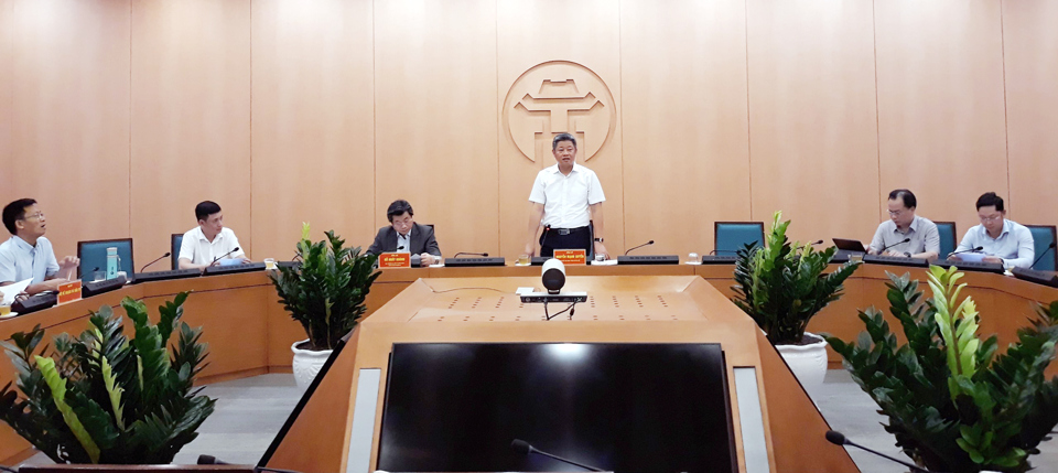 Ph&oacute; Chủ tịch UBND TP H&agrave; Nội Nguyễn Mạnh Quyền ph&aacute;t biểu tại buổi l&agrave;m việc với Bộ KH&amp;ĐT s&aacute;ng 8/6. Ảnh: Ho&agrave;i Nam