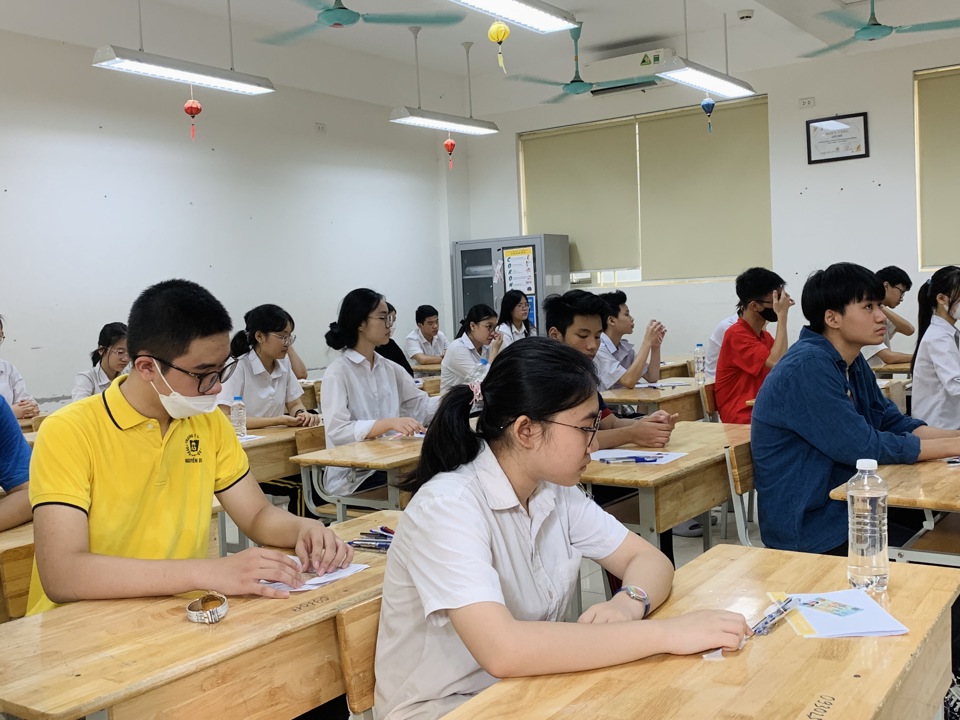 Hà Nội có 115.059 /115.651 thí sinh dự thi môn Ngữ văn , đạt tỷ lệ 99,5% 