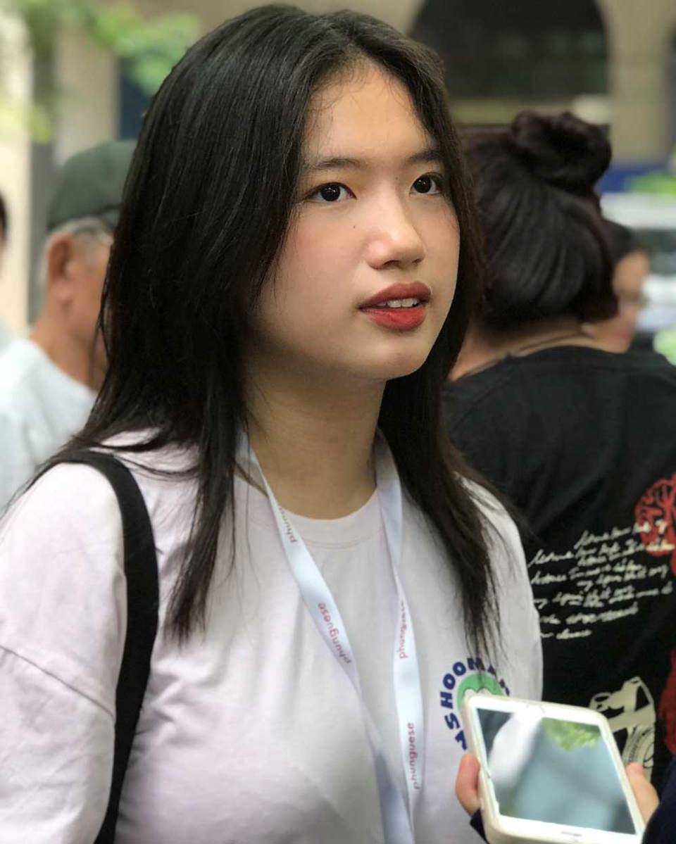 Bạn Nguyễn Ngọc Tr&acirc;m Anh Đại diện CLB Humans of Phan Đ&igrave;nh Ph&ugrave;ng.
