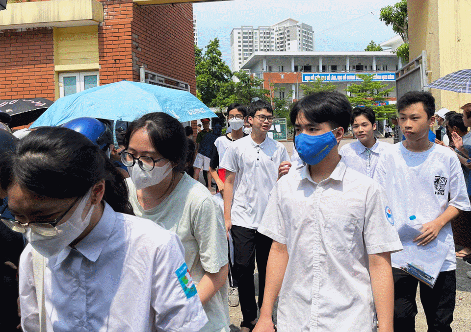 Hà Đông: Học sinh phấn khởi sau khi làm bài tốt môn Ngữ Văn - Ảnh 1