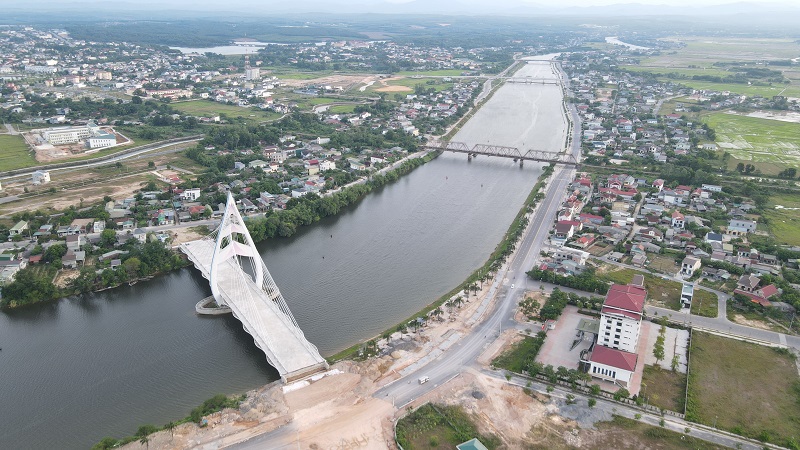 C&acirc;y cầu d&acirc;y văng s&ocirc;ng Hiếu được kỳ vọng mang lại diện mạo mới cho TP Đ&ocirc;ng H&agrave; v&agrave; th&uacute;c đẩy ph&aacute;t triển kh&ocirc;ng gian ph&iacute;a Bắc đ&ocirc; thị trung t&acirc;m tỉnh lỵ.