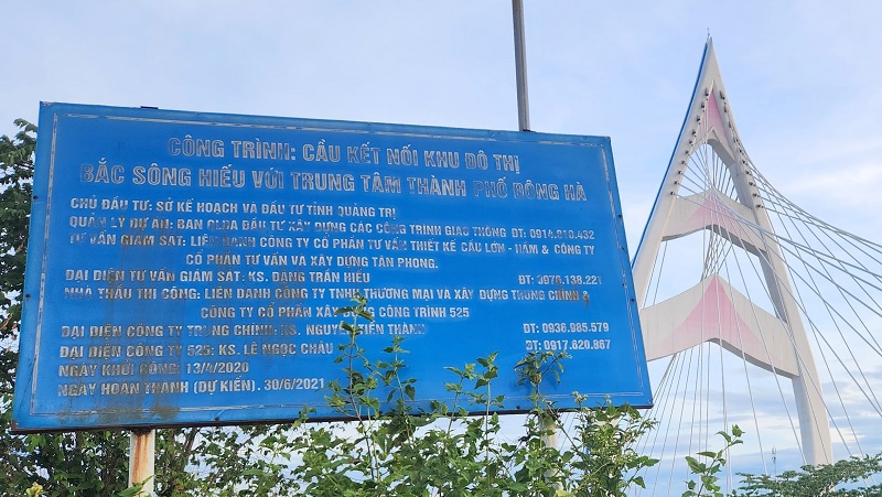 C&ocirc;ng tr&igrave;nh dự kiến ho&agrave;n th&agrave;nh v&agrave;o th&aacute;ng 6/2021 nhưng đến giờ n&agrave;y vẫn dang dở một số hạng mục v&agrave; đặc biệt đường dẫn v&agrave;o 2 đầu cầu vẫn chưa ho&agrave;n thiện.