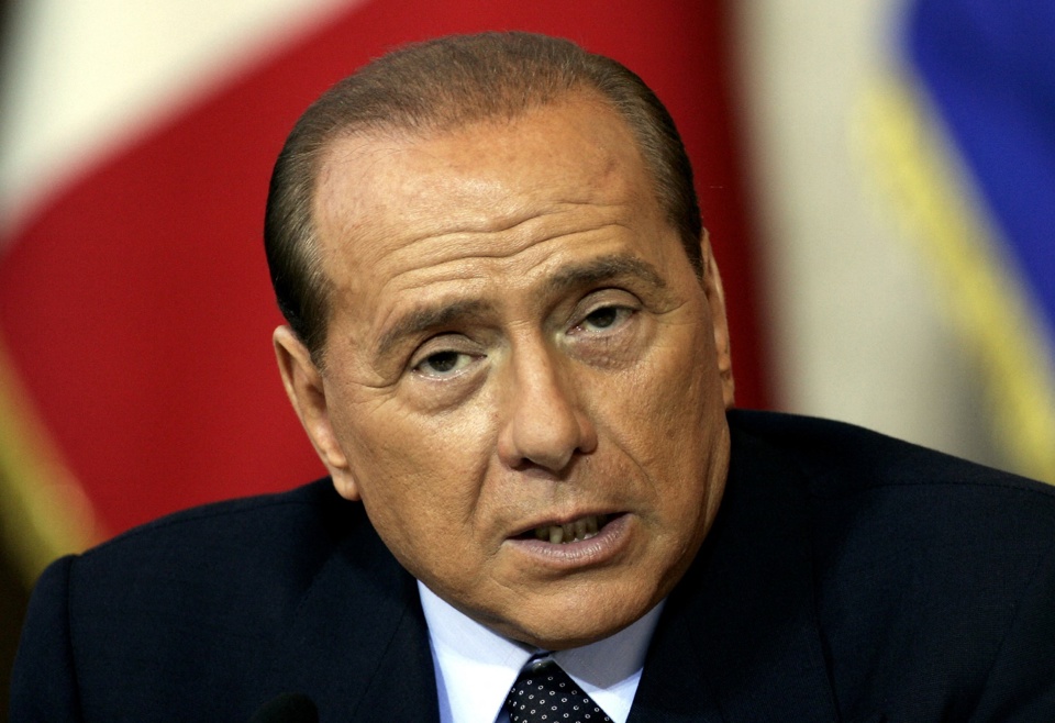 Thủ tướng &Yacute; Silvio Berlusconi trong một cuộc họp b&aacute;o ở Rome. Nguồn REUTER