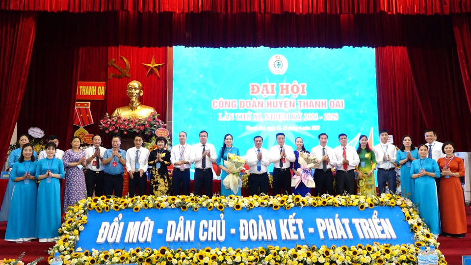 Ra mắt Ban Chấp h&agrave;nh C&ocirc;ng đo&agrave;n huyện Thanh Oai kh&oacute;a XI, nhiệm kỳ 2023 - 2028.