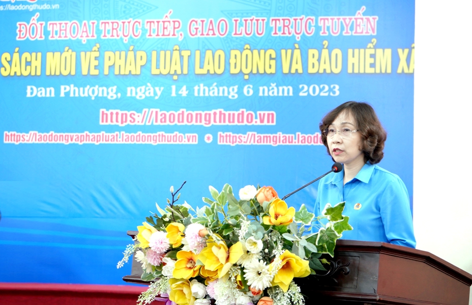 Chủ tịch LĐLĐ huyện Đan Phượng Nguyễn Thị Thủy ph&aacute;t biểu tại buổi đối thoại.