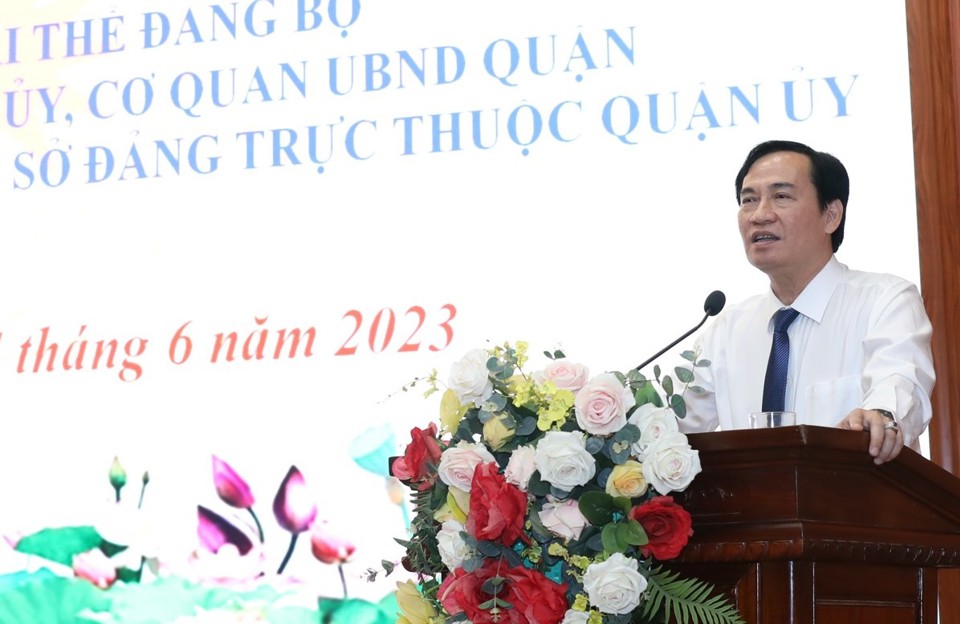 Ph&oacute; B&iacute; thư Thường trực Quận ủy T&acirc;y Hồ Nguyễn Anh Tuấn ph&aacute;t biểu tại buổi lễ. &nbsp;