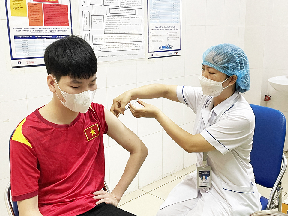 Hà N&ocirc;̣i khuy&ecirc;́n kh&iacute;ch người d&acirc;n t&iacute;ch cực, chủ đ&ocirc;̣ng ti&ecirc;m vaccine Covid-19