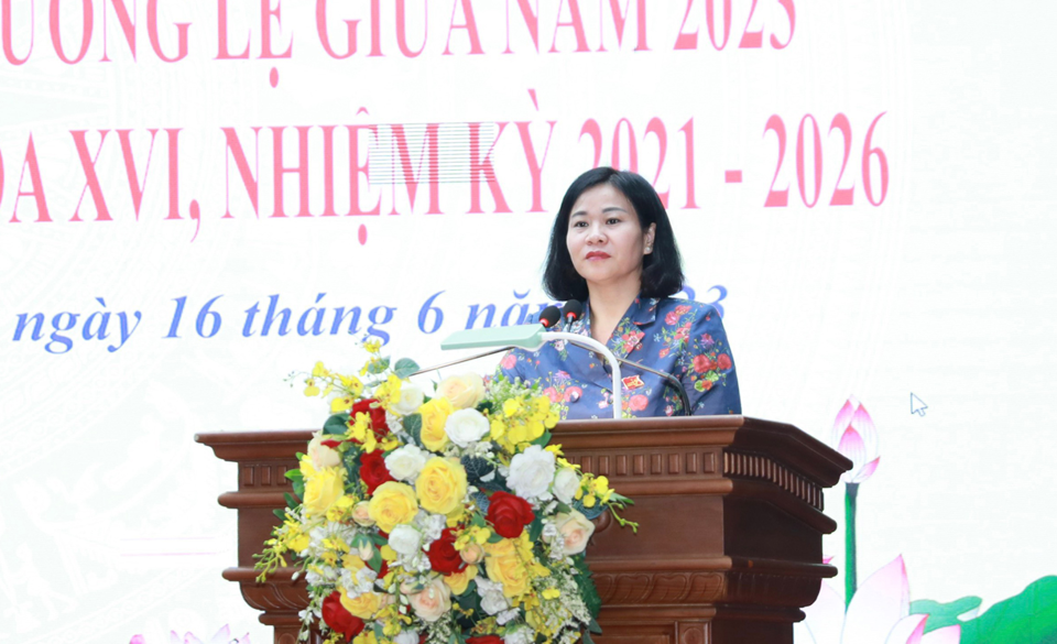 Ph&oacute; B&iacute; thư Thường trực Th&agrave;nh ủy H&agrave; Nội Nguyễn Thị Tuyến ph&aacute;t biểu tại hội nghị.