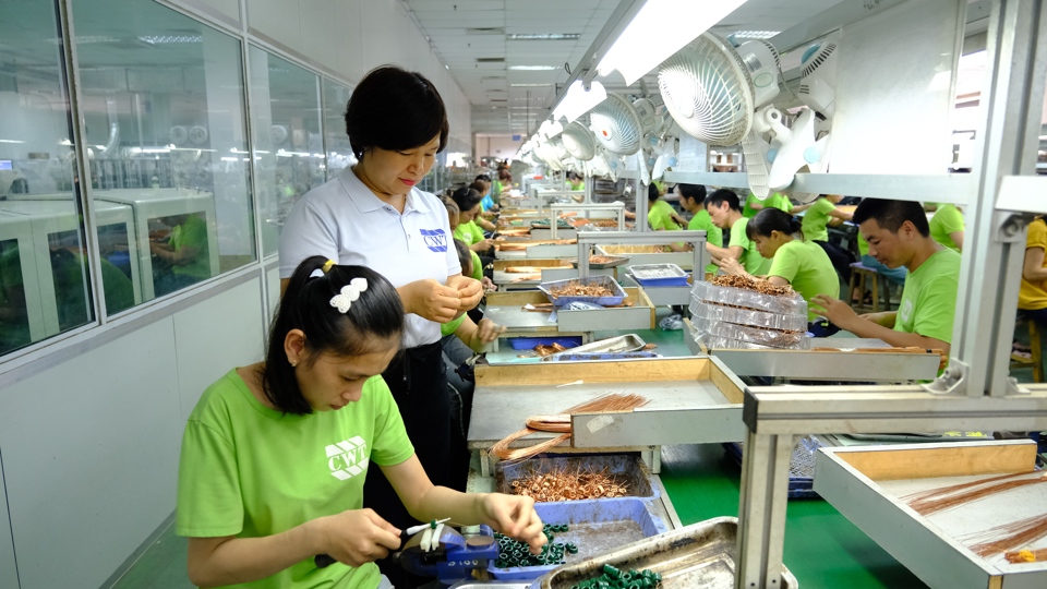 Hoạt động sản xuất tại Công ty TNHH Ngọc Hiếu, Khu công nghiệp Quang Minh, Mê Linh, Hà Nội. Ảnh: Phạm Hùng