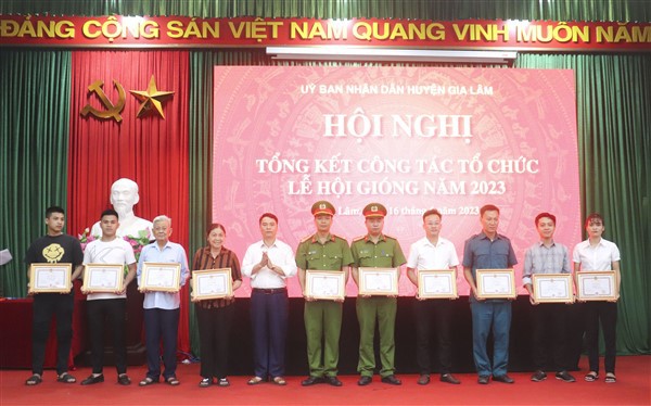 Gia Lâm khen thưởng các tập thể, cá nhân trong công tác tổ chức hội Gióng - Ảnh 2