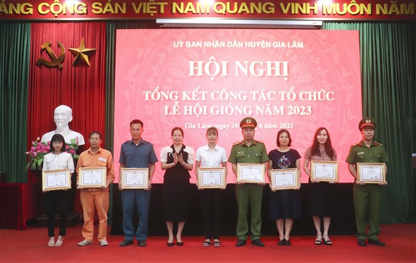 Gia Lâm khen thưởng các tập thể, cá nhân trong công tác tổ chức hội Gióng - Ảnh 1